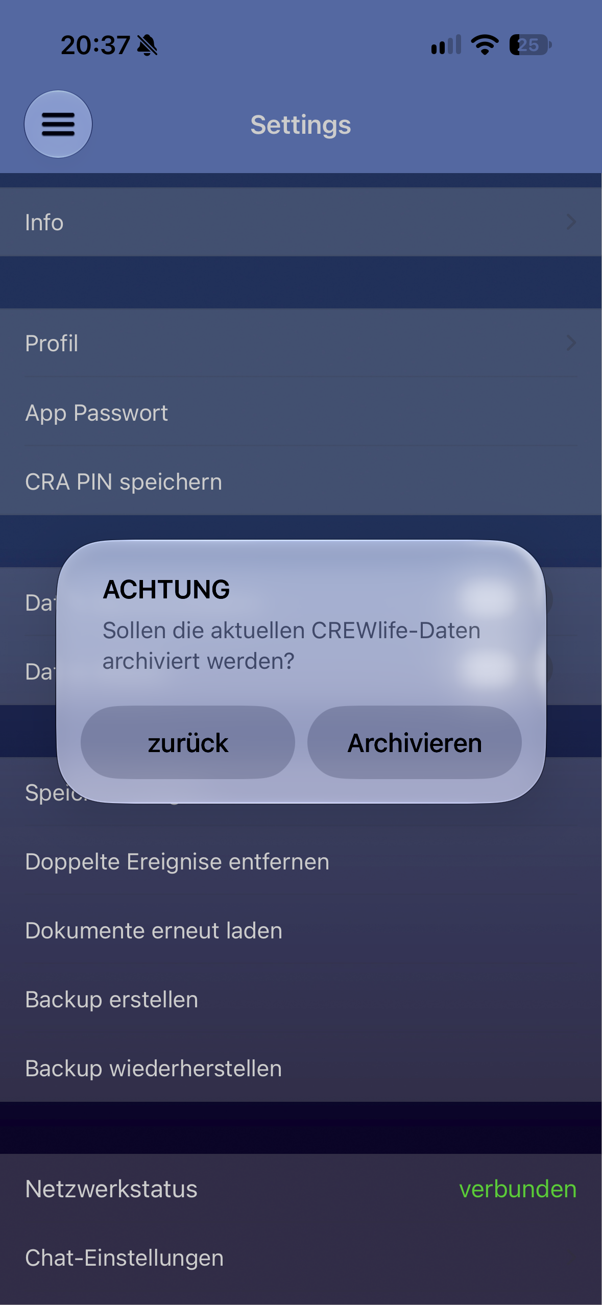 Bestätigungsdialog "Sollen die aktuellen CREWlife-Daten archiviert werden?" mit Button "Archivieren"